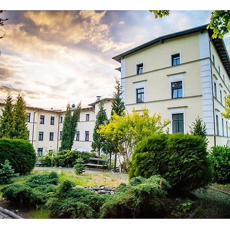 Hotel Fenix Єленя-Ґура Екстер'єр фото