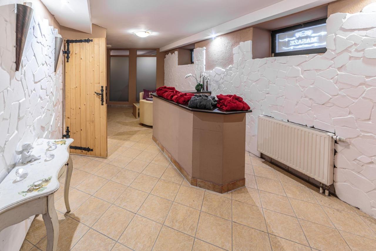 Hotel Fenix Єленя-Ґура Екстер'єр фото
