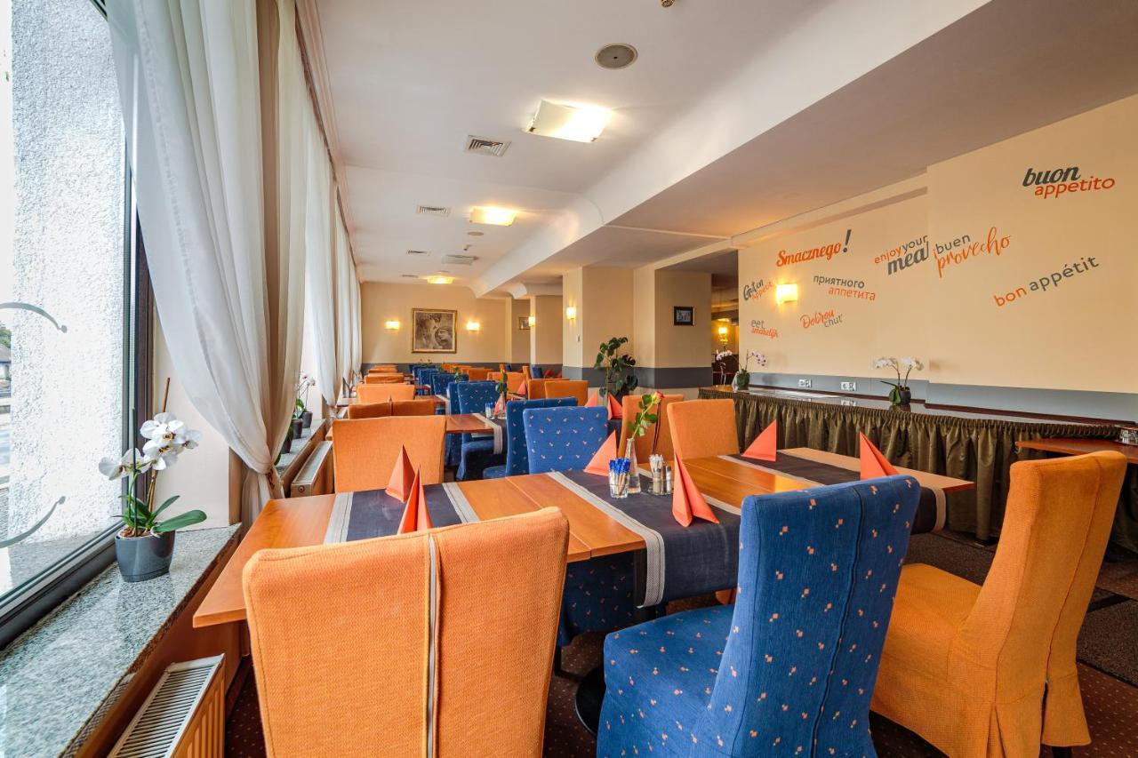 Hotel Fenix Єленя-Ґура Екстер'єр фото