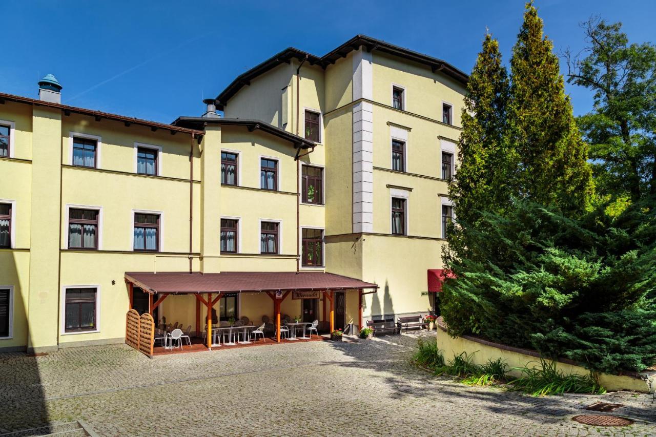 Hotel Fenix Єленя-Ґура Екстер'єр фото