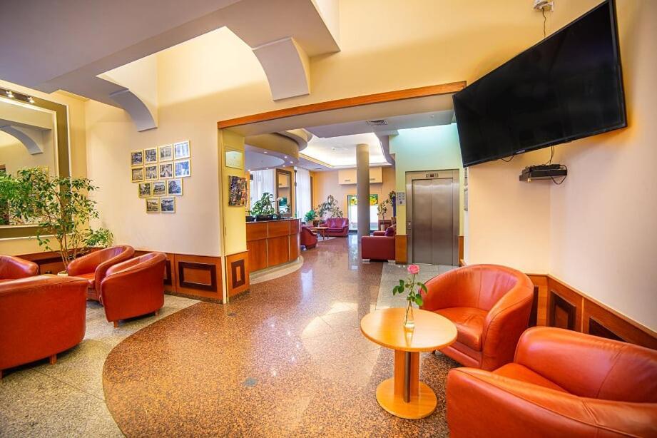 Hotel Fenix Єленя-Ґура Екстер'єр фото