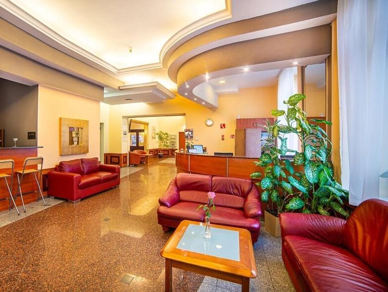 Hotel Fenix Єленя-Ґура Екстер'єр фото