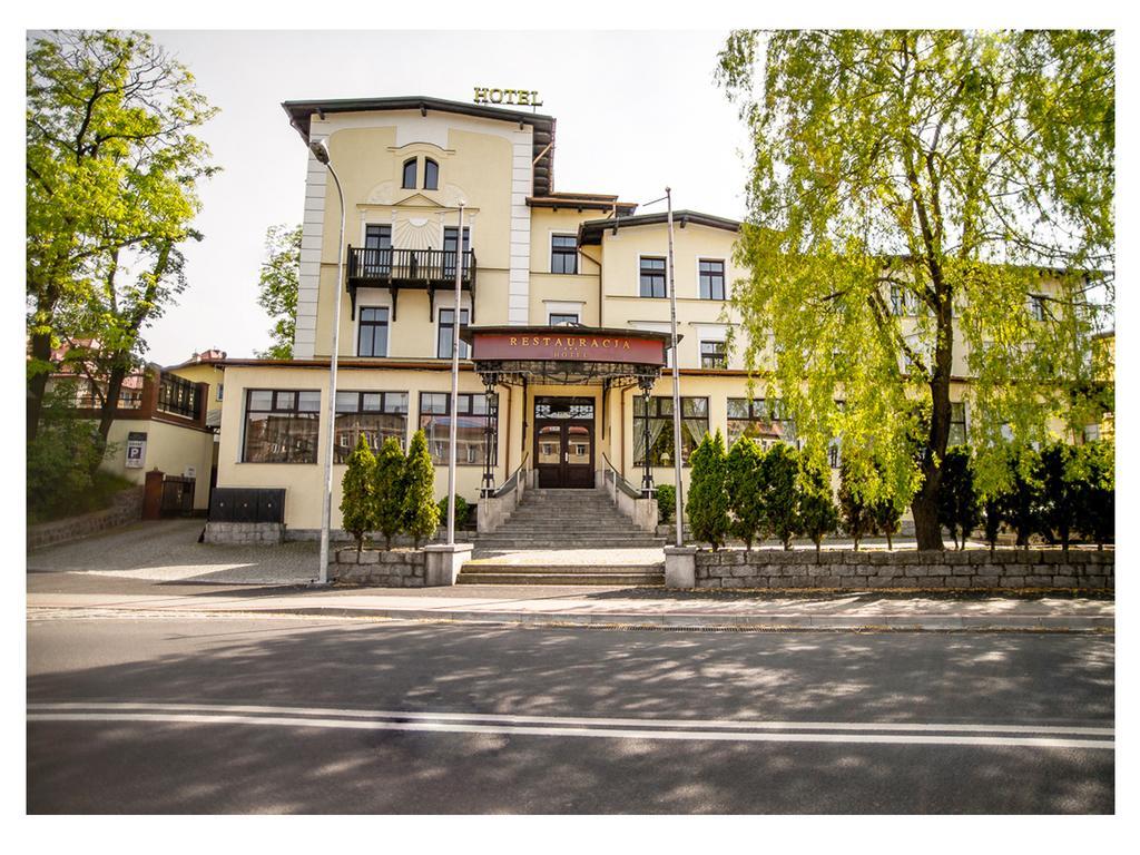 Hotel Fenix Єленя-Ґура Екстер'єр фото
