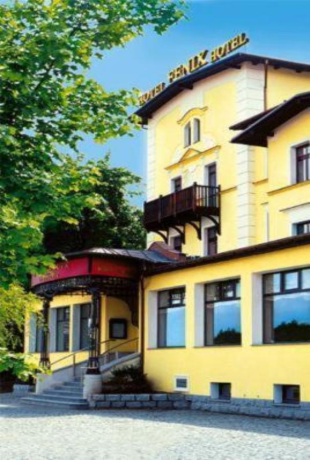 Hotel Fenix Єленя-Ґура Екстер'єр фото